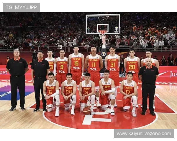 中国篮球队成功晋级世界杯四强，历史性突破引发球迷热烈讨论